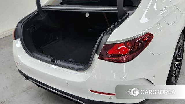 Mercedes-Benz E-Class W214 2025 Белый из Кореи, фото 2