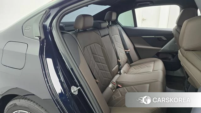 BMW 5 Series (G60) 2025 Черный из Кореи, фото 2