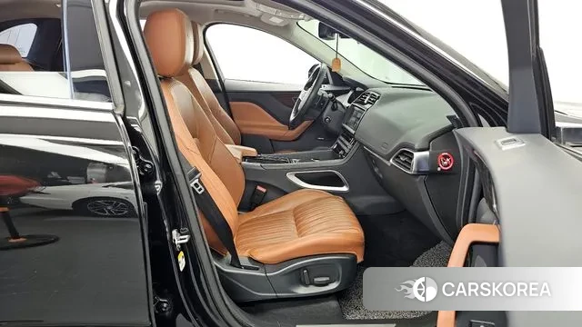 Jaguar F-PACE 2018 Черный из Кореи, фото 2