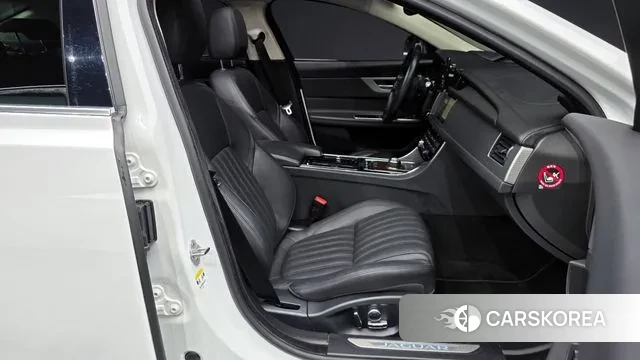 Jaguar XF (X260) 2019 Белый из Кореи, фото 2