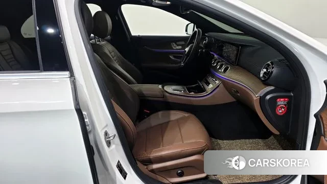 Mercedes-Benz E-Class W213 2023 Белый из Кореи, фото 2