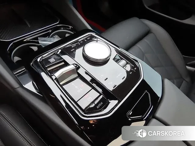 BMW 5 Series (G60) 2024 Белый из Кореи, фото 2