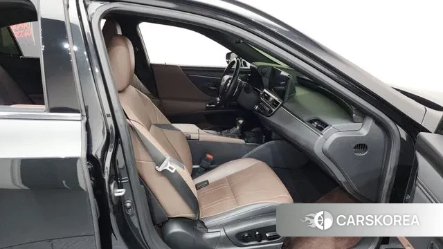 Lexus ES300h 7th generation 2022 Черный из Кореи, фото 2