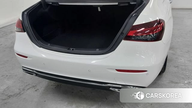 Mercedes-Benz E-Class W213 2023 Белый из Кореи, фото 2