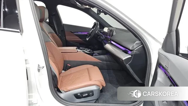 BMW 5 Series (G60) 2025 Белый из Кореи, фото 2