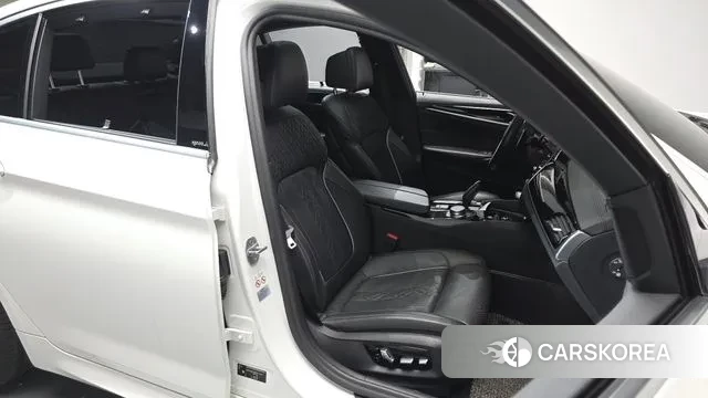 BMW 5 Series (G30) 2019 Белый из Кореи, фото 2