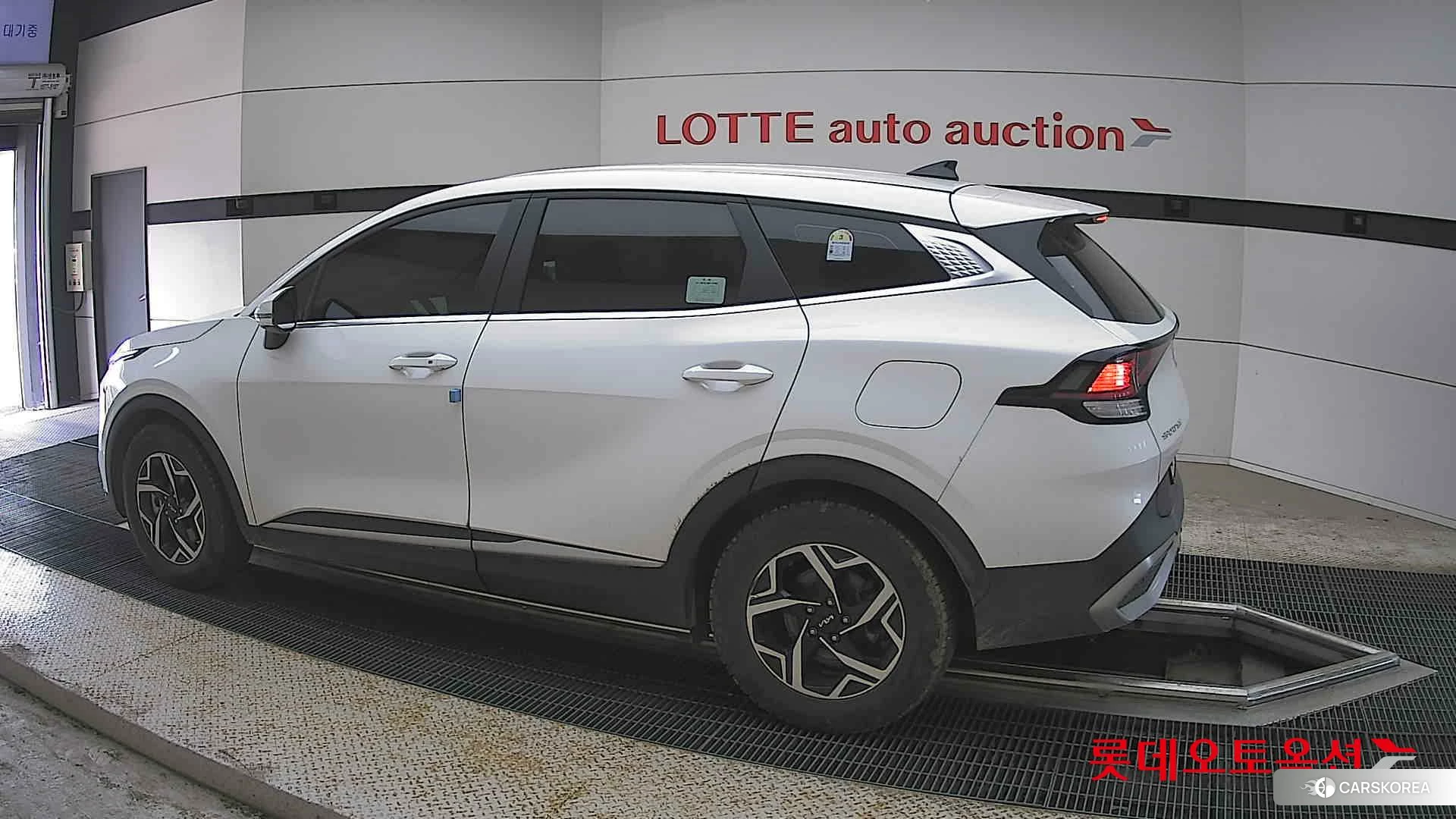 Kia Sportage 2024 Snow White Pearl из Кореи, фото 2