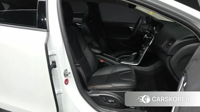 Volvo V40 Cross-Country 2019 Белый из Кореи, фото 2