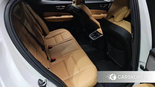 Volvo S60 3rd generation 2021 Белый из Кореи, фото 2