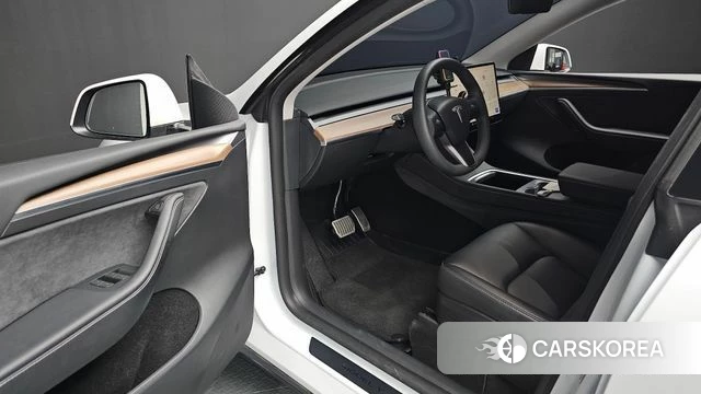 Tesla Model Y 2024 Белый из Кореи, фото 2