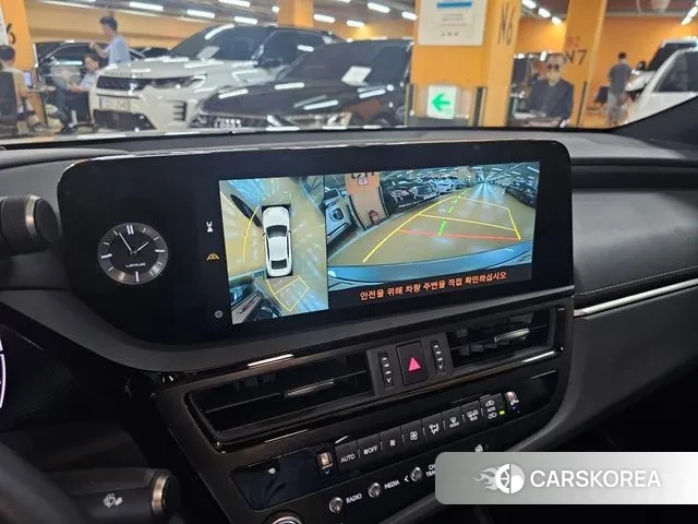 Lexus ES300h 7th generation 2025 Песочный из Кореи, фото 2