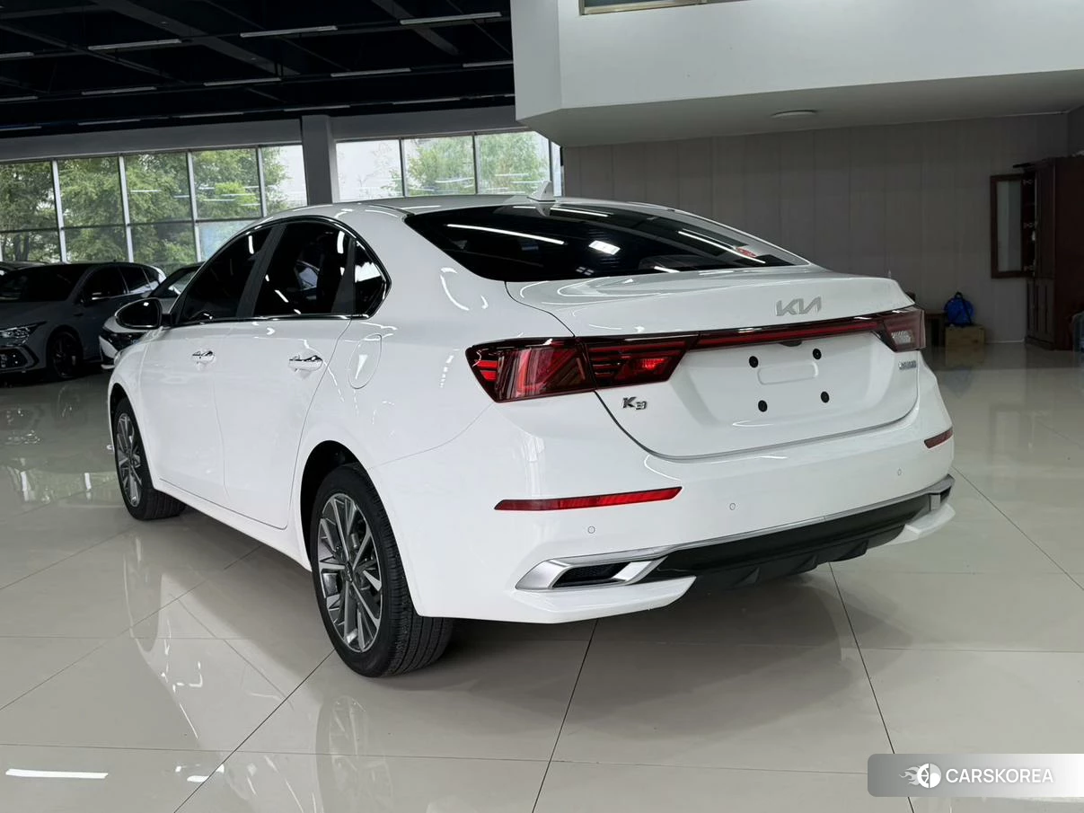 Kia K3 2021 Белый из Китая, фото 2