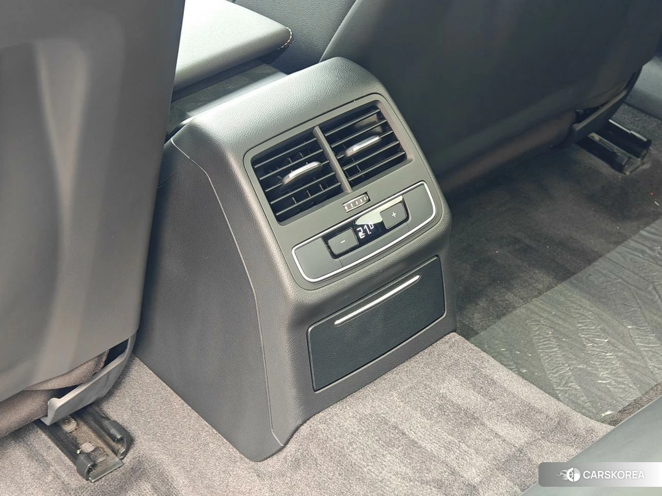 Audi A4L 2021 Темно-серый из Китая, фото 2