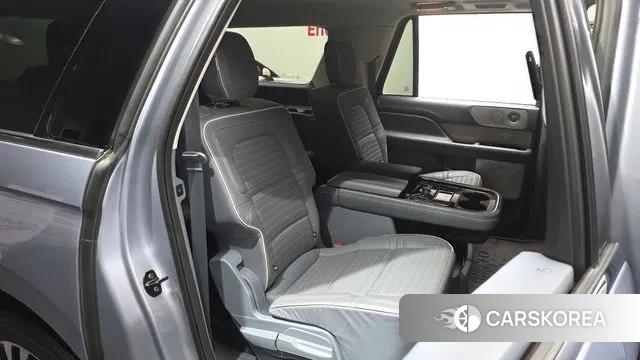 Lincoln Navigator 4th generation 2021 Светло-серебряный цвет из Кореи, фото 2