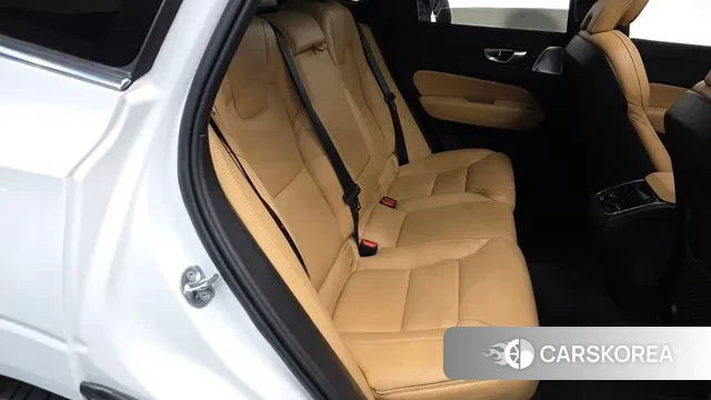 Volvo XC60 second Generation 2023 Белый из Кореи, фото 2