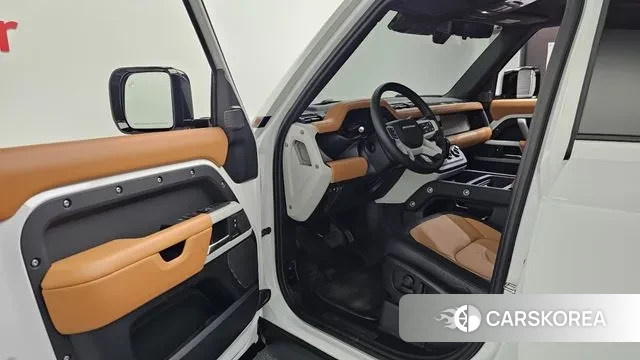 Land Rover Defender (L663) 2024 Белый из Кореи, фото 2