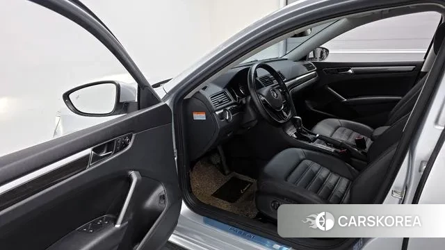 Volkswagen The New Passat 2018 Серебряный из Кореи, фото 2