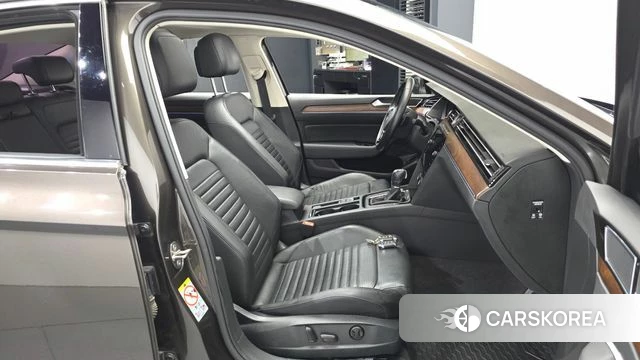 Volkswagen Passat GT (B8) 2018 Коричневый из Кореи, фото 2