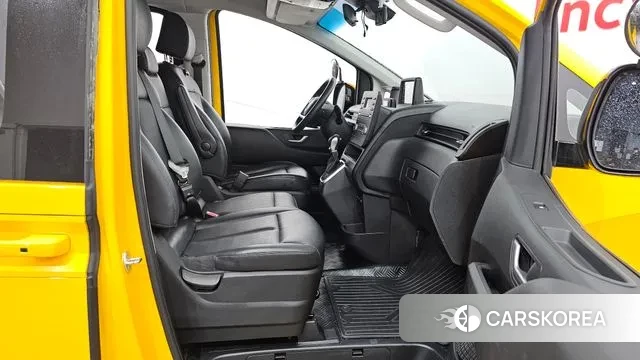 Hyundai Staria 2022 Желтый из Кореи, фото 2