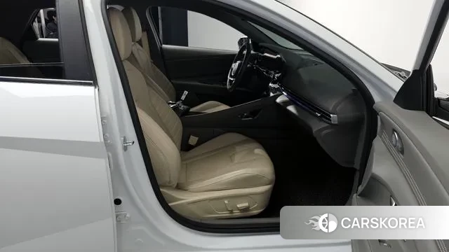 Hyundai The New Avante (CN7) 2023 Белый из Кореи, фото 2