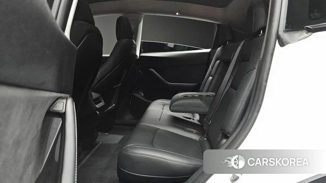 Tesla Model Y 2023 Белый из Кореи, фото 2