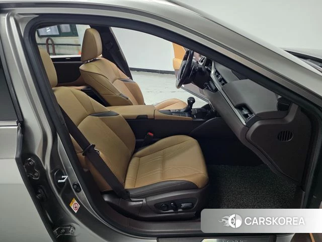 Lexus ES300h 7th generation 2019 Серебристо-серый из Кореи, фото 2