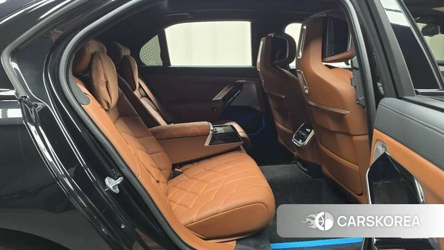 BMW 7 Series (G70) 2025 Черный из Кореи, фото 2