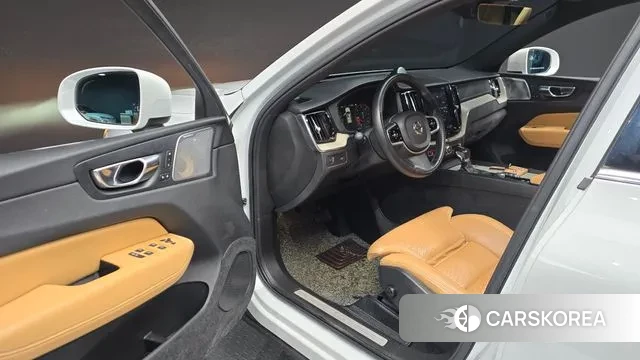 Volvo XC60 second Generation 2018 Белый из Кореи, фото 2