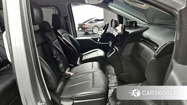 Hyundai Staria 2023 Серебряный из Кореи, фото 2