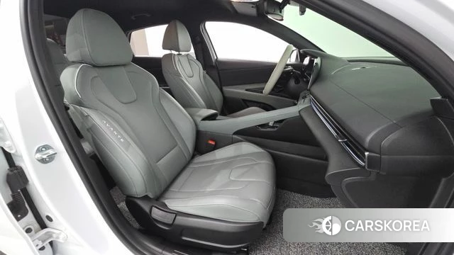 Hyundai The New Avante (CN7) 2023 Белый из Кореи, фото 2