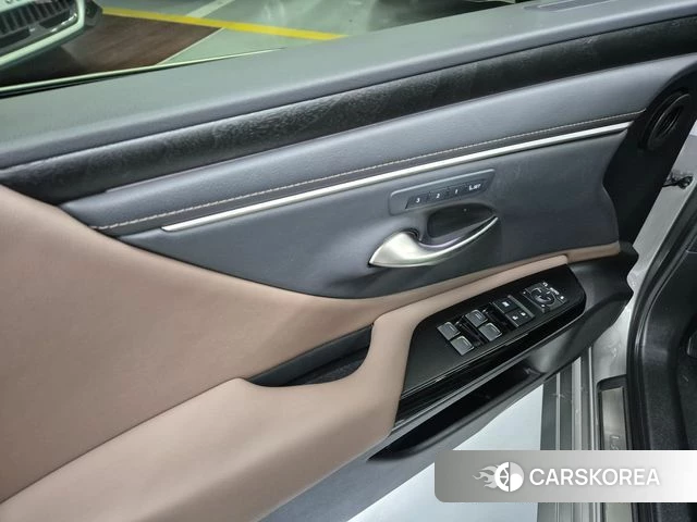 Lexus ES300h 7th generation 2023 Песочный из Кореи, фото 2