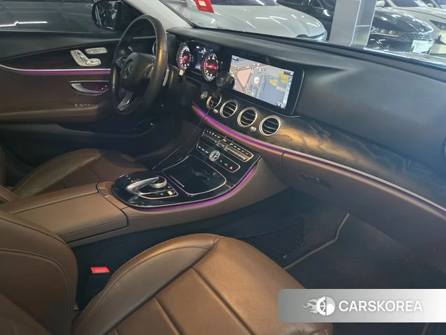 Mercedes-Benz E-Class W213 2018 Серый из Кореи, фото 2