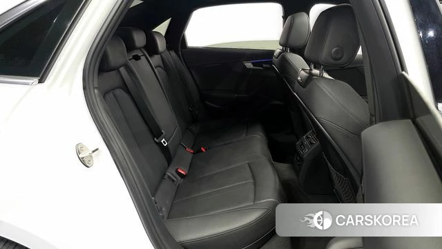 Audi A4 (B9) 2023 Белый из Кореи, фото 2