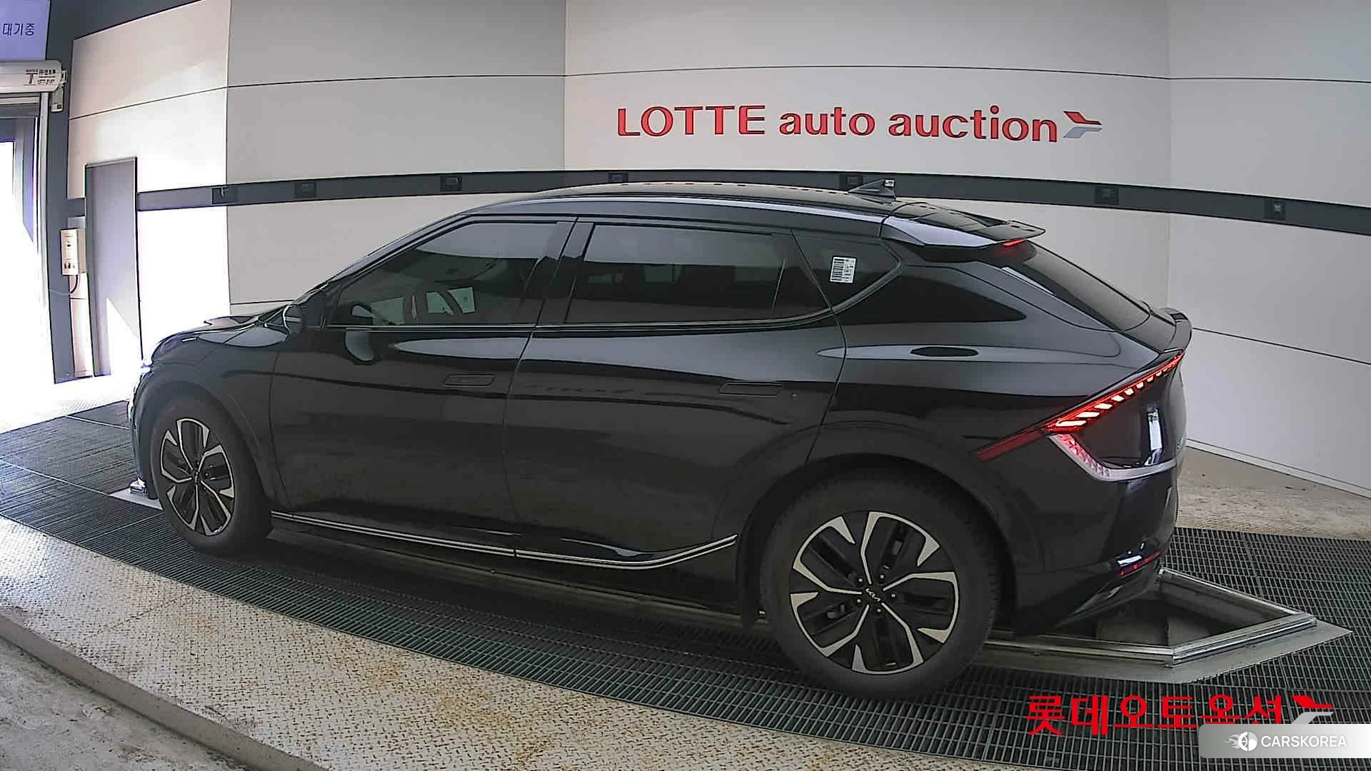 Kia EV6 2022 Черный из Кореи, фото 2