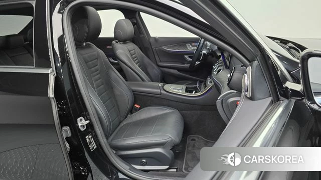 Mercedes-Benz E-Class W213 2022 Черный из Кореи, фото 2