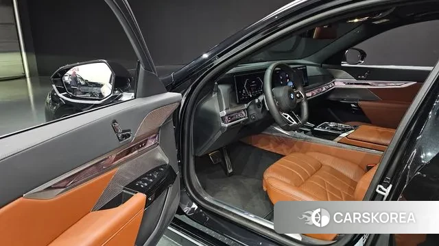 BMW 7 Series (G70) 2024 Черный из Кореи, фото 2