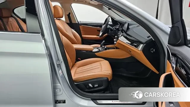 BMW 5 Series (G30) 2018 Серебряный из Кореи, фото 2