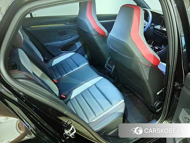 Volkswagen Golf 8th Generation 2025 Черный из Кореи, фото 2