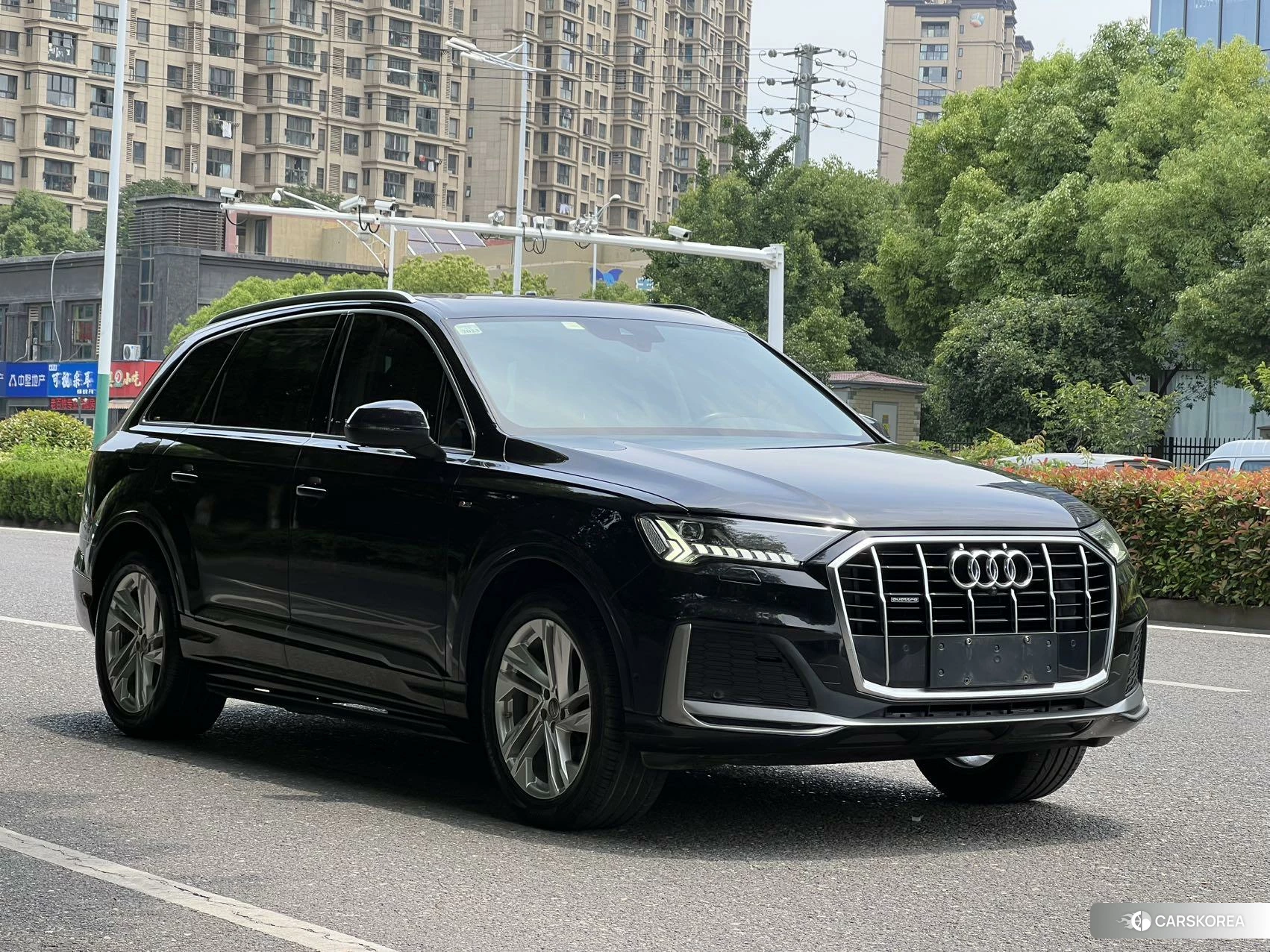 Audi Q7 2020 Черный из Китая, фото 2