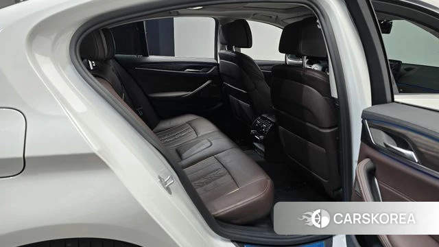 BMW 5 Series (G30) 2020 Белый из Кореи, фото 2