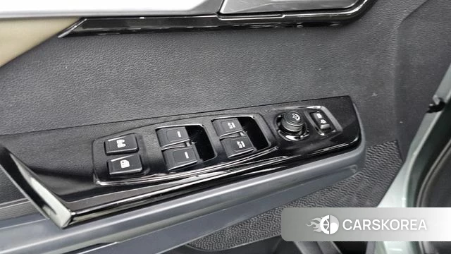 Ssangyong Torres 2023 Темно-зеленый из Кореи, фото 2