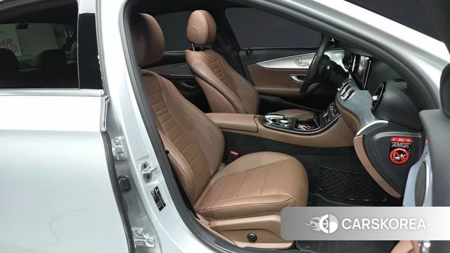 Mercedes-Benz E-Class W213 2019 Серебряный из Кореи, фото 2
