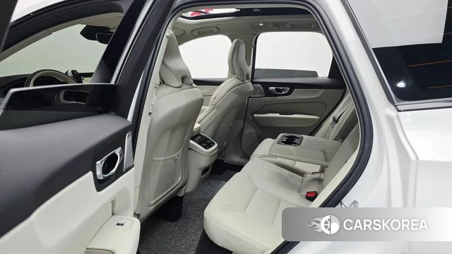 Volvo XC60 second Generation 2025 Белый из Кореи, фото 2