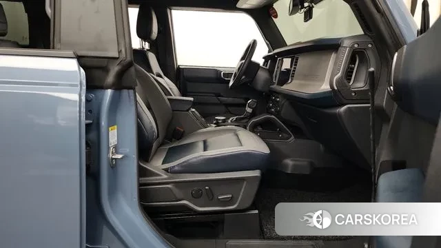 Ford Bronco 6th Generation 2024 Небесно-голубой из Кореи, фото 2