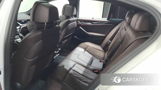 BMW 5 Series (G30) 2022 Белый из Кореи, фото 2