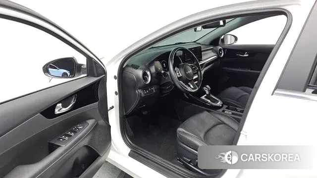 Kia The New K3 2nd generation 2021 Белый из Кореи, фото 2