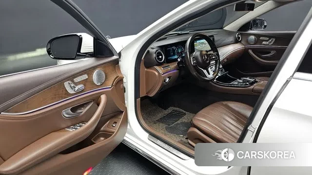 Mercedes-Benz E-Class W213 2019 Белый из Кореи, фото 2