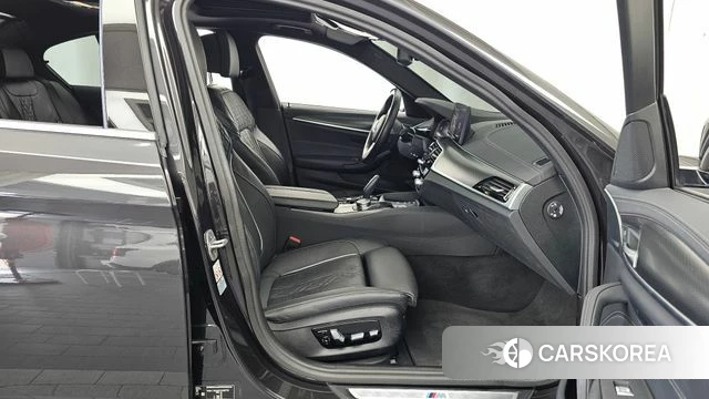 BMW 5 Series (G30) 2023 Черный из Кореи, фото 2