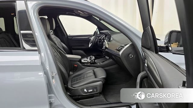 BMW X3 (G01) 2022 Светло-серебряный цвет из Кореи, фото 2