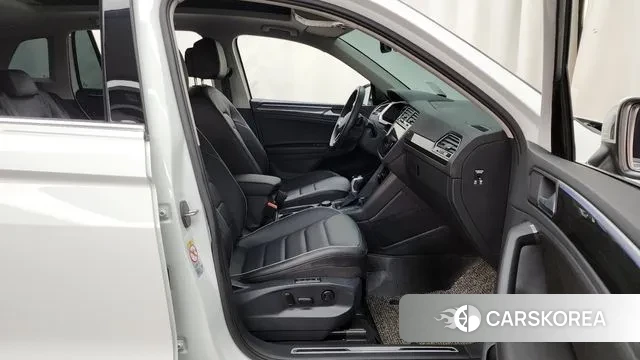 Volkswagen Tiguan second Generation 2022 Белый из Кореи, фото 2